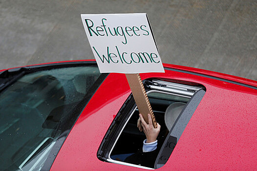 США возобновит прием беженцев