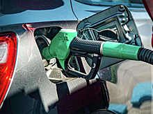 Автомобилистам назвали предельный срок хранения бензина