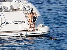 Интимный момент Ди Каприо с молодой моделью попал на фото папарацци