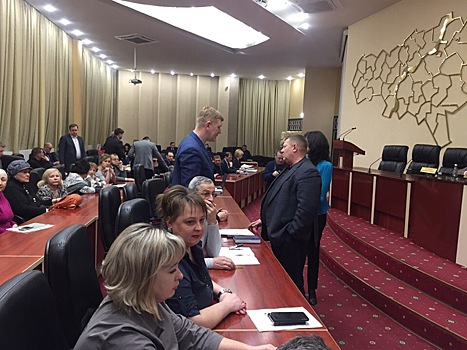 Заседание рабочей группы по обманутым дольщикам ведет министр Дмитрий Тепин