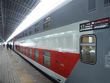 В Самаре презентовали новый двухэтажный поезд Оренбург - Самара - Москва