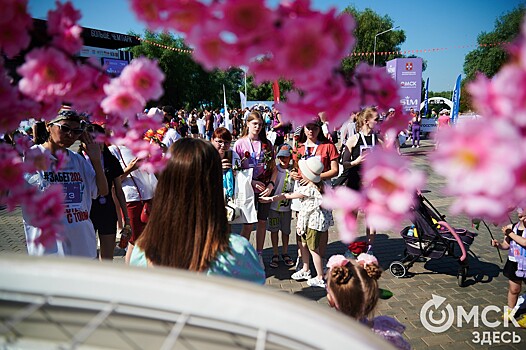 Ищи себя среди цветов: как прошёл самый красивый забег в Омске