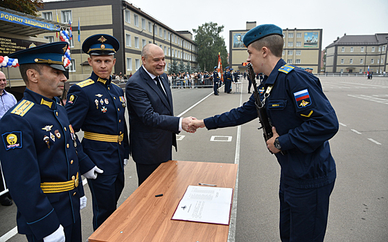 Более 400 первокурсников Рязанского училища ВДВ приняли присягу