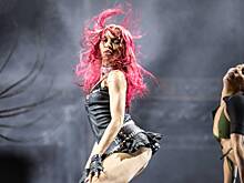 В Сети возмутились танцами популярной певицы в микрошортах