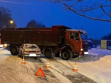 Легковушка врезалась в самосвал на Пошехонском шоссе в Вологде