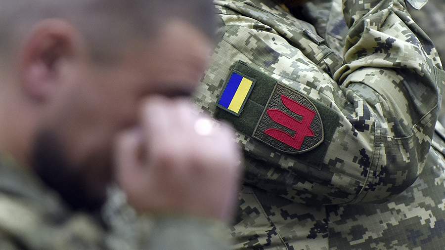В подконтрольной Киеву части Херсонщины военный взял в заложники несколько человек