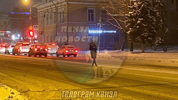 В Пензе подростки спасли оказавшуюся на дороге женщину