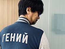 Фото: Хидео Кодзима вновь надел бомбер VK с надписью «Гений»