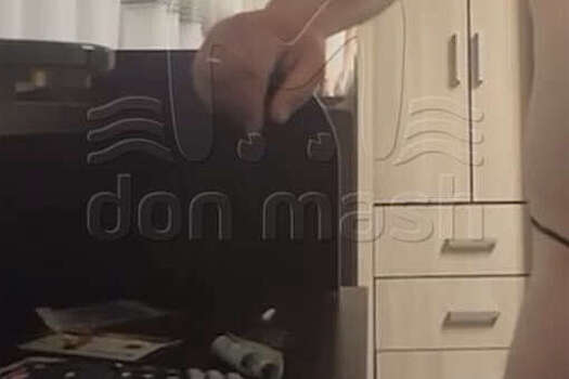 В Сальске голый инспектор ГИБДД в стрингах нюхал кокаин