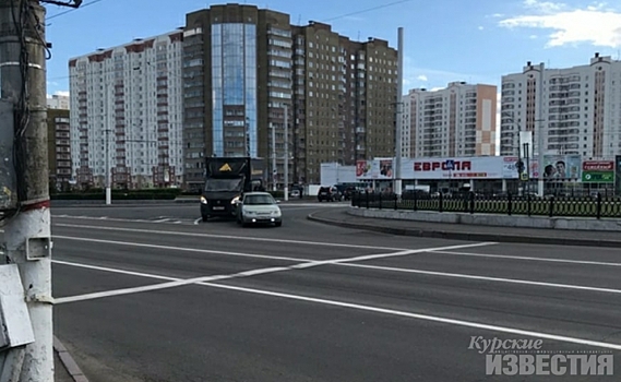 В Курске столкнулись ВАЗ и грузовой фургон