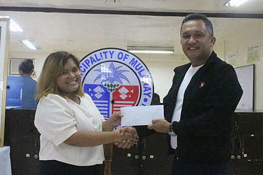 Мэр на Филиппинах приказал всем чиновникам улыбаться