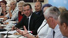 Медведев пояснил ситуацию с пенсиями