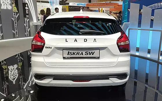 Lada Iskra SW на ПМЭФ-2025: самое интересное — в багажнике!