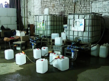 Полицейскими в Оренбурге пресечена деятельность цеха по розливу нелегального алкоголя