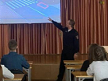 В кировских автошколах проходят занятия «100 вопросов сотруднику Госавтоинспекции»