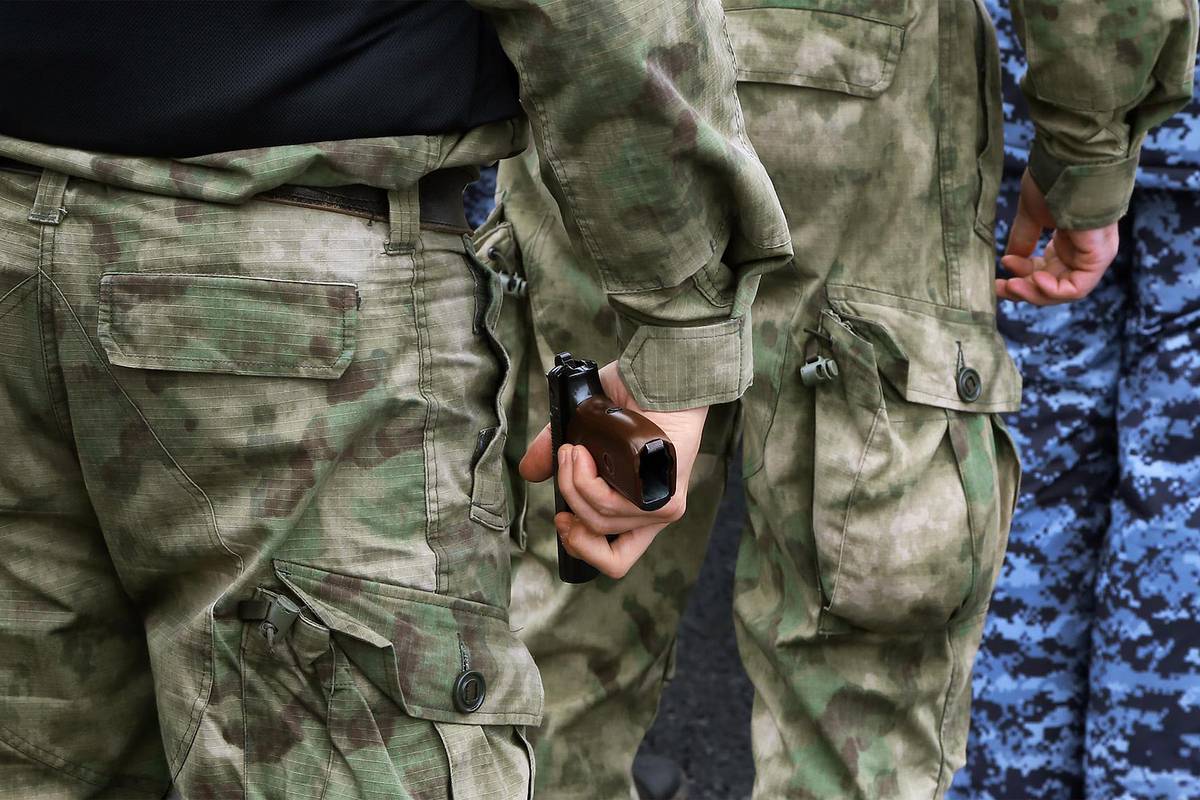 Россиянин с диагнозом «бредовое расстройство» оказался охранником с правом на оружие