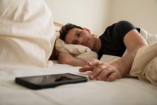 Сомнолог объяснил, как гаджеты влияют на сон