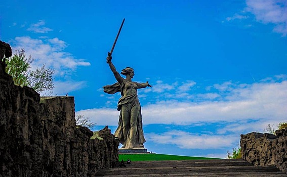 «Подвинься, Родина-мать»: страсти по Мамаеву кургану