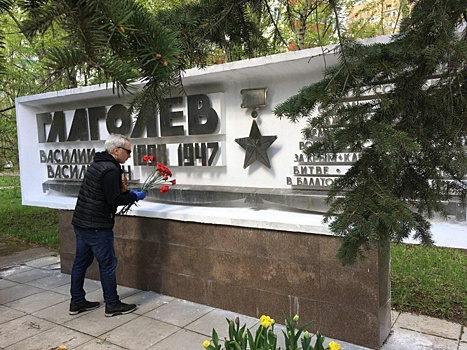 В Хорошево-Мневниках возложили цветы к памятникам воинской славы