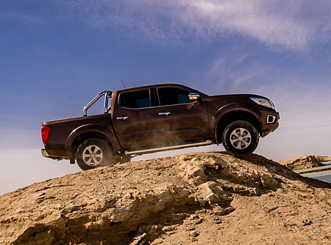 Новый пикап Dongfeng на базе Nissan Navara опять проехался на камеру