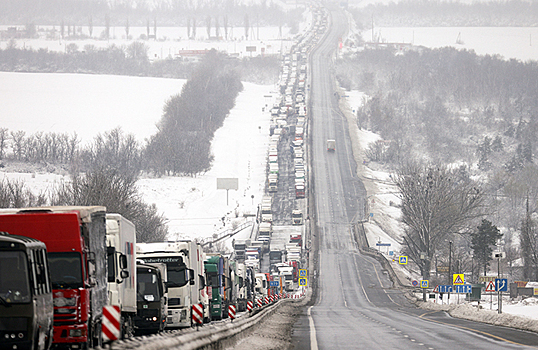 Метель и гололед парализовали трассу М-4 «Дон»