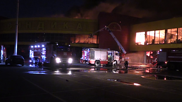 Площадь обрушения горящего торгового центра «Синдика» выросла до 1 тыс. кв. м