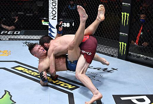 Махачев победил в UFC в стиле Хабиба. Нурмагомедов уверен, что Ислам заберет его чемпионский пояс