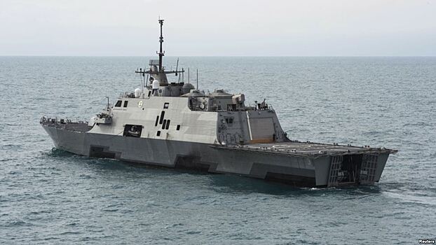 Корабль ВМС США обстрелял иранский катер
