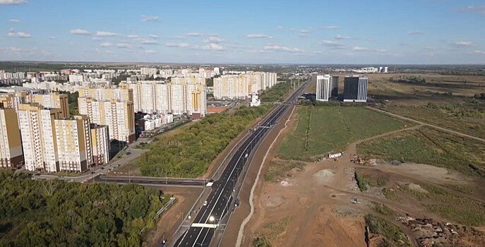 В Оренбурге на дублере улицы Чкалова настраивают светофоры, наносят разметку