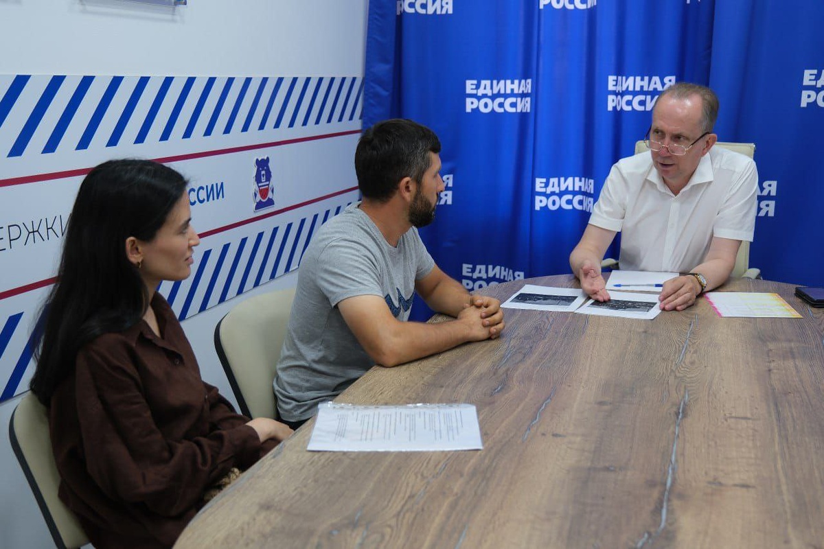 Спикер гордумы Игорь Седов провел личный прием жителей Астрахани
