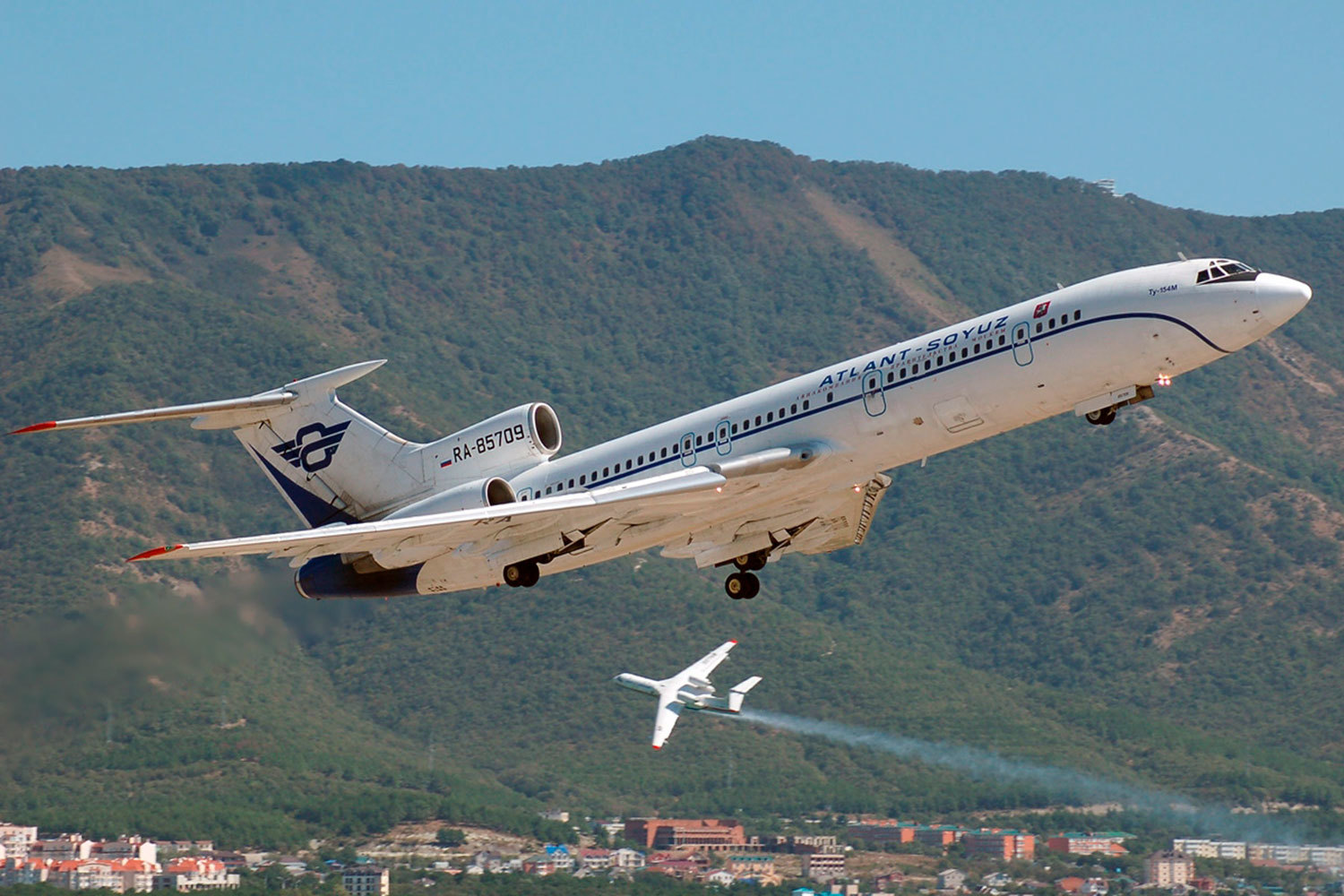 Киргизия приобрела самолет А-320 для президента и других руководителей страны