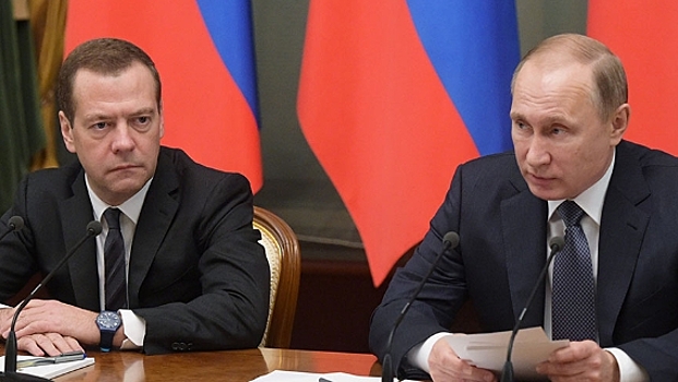 Медведеву не место в кресле премьера: политолог оценил причины терпения Путина
