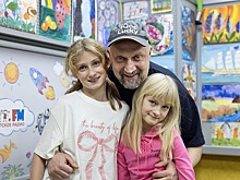 «В клипе мы летаем на подвесах»: дочери Гоши Куценко исполнили его песню