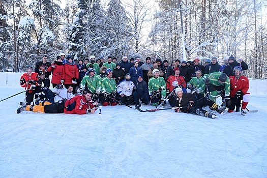 Любители хоккея посостязались между собой за золотую медаль в поселке Имени Калинина