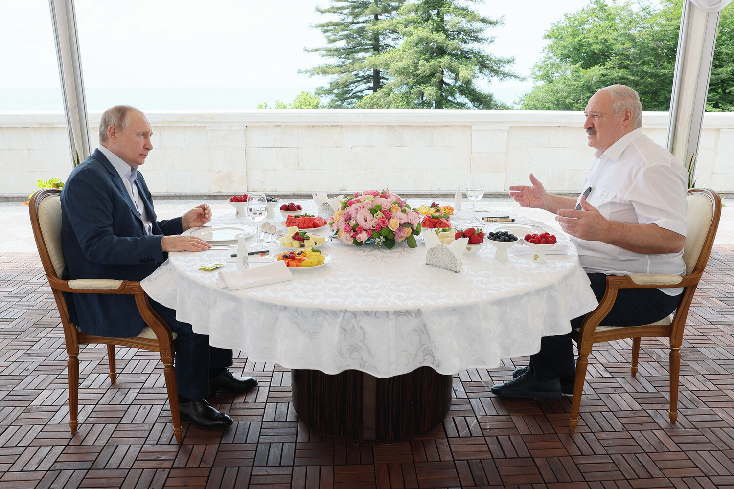 Лукашенко раскрыл рецепт своего салата «Молодость», которым угощал Путина