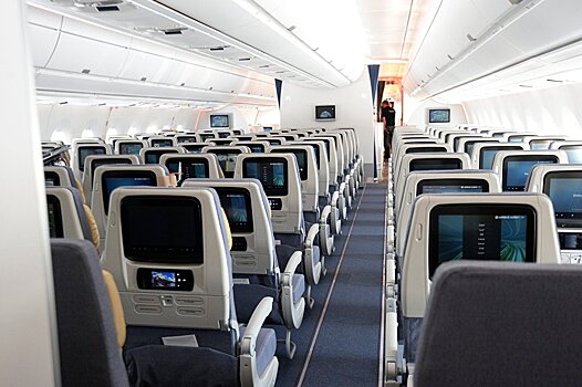 Пассажир Air Astana оштрафован за отказ убирать столик