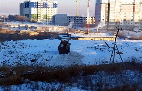 В Челябинске устроили снежный полигон на стройплощадке храма