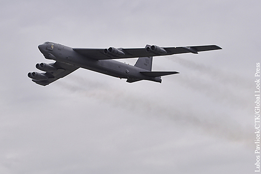 Эксперт счел маневры B-52 в небе близ Калининграда отработкой удара по России