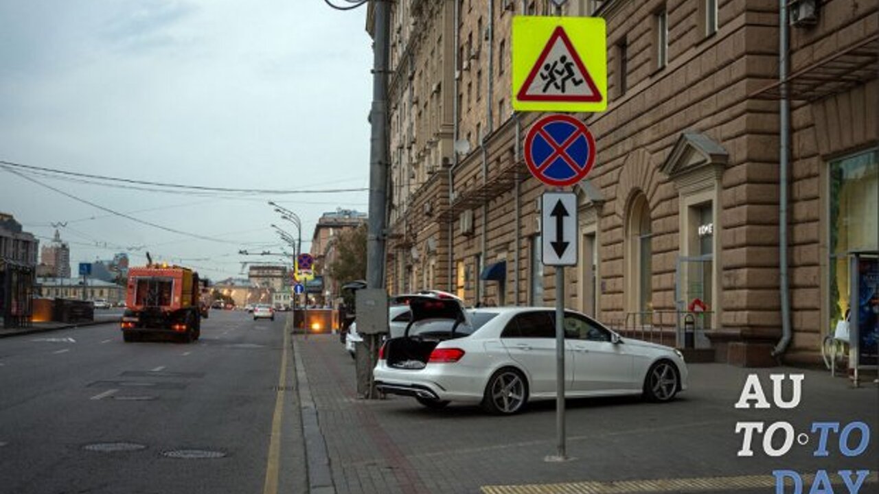 Разрешена ли парковка на тротуаре, штраф за неправильную парковку, знаки,  запрещающие парковку - Рамблер/авто