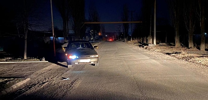 Переходила дорогу в неположенном месте: в Новошахтинске пенсионерка угодила под машину