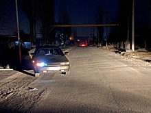 Переходила дорогу в неположенном месте: в Новошахтинске пенсионерка угодила под машину