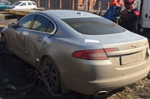 Новосибирец выбил стекла у восьми машин в Омске