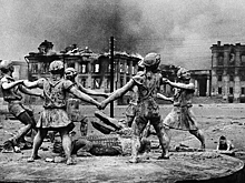 Валентин Коновалов в День воинской славы почтил память 502 уроженцев Хакасии, принимавших участие в боях за Сталинград