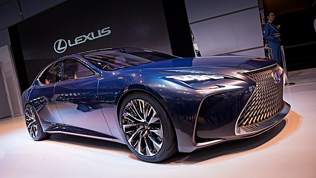Lexus продлевает скидки на четыре свои модели в РФ
