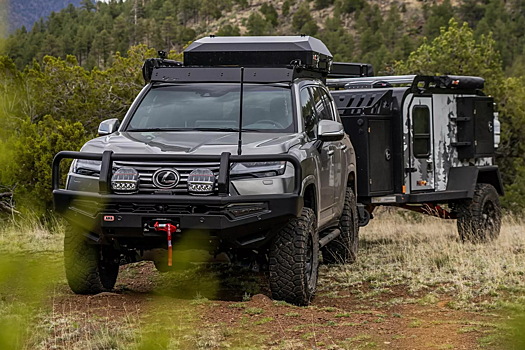 Новый Lexus LX превратили в вездеход с палаткой и походной кухней