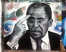 Граффити с портретом Лаврова появилось в Москве