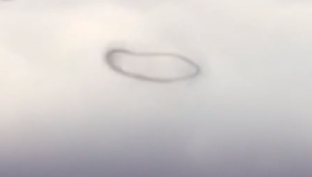 Черное кольцо появилось в небе над Красноярском