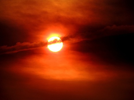 Магнитная буря, вызванная вспышками на Солнце, продлится до 18.00 мск