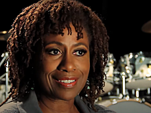 Умерла американская актриса и наставница шоу «Голос» Дебра Берд