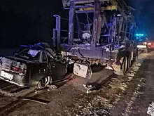 Два человека погибли и трое пострадали при столкновении легковушки и грузовика в Башкирии